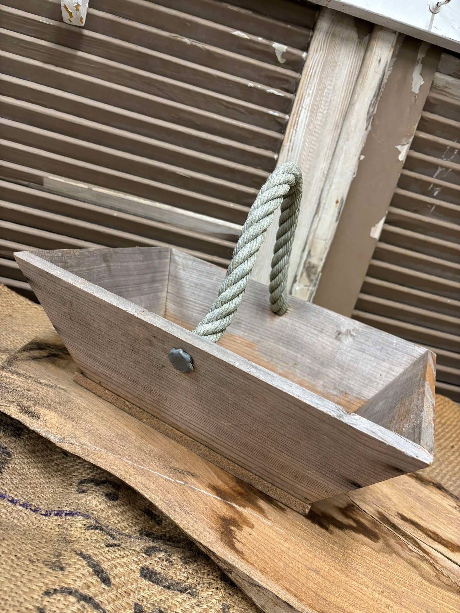 Træ kurv med hank TRÆK2