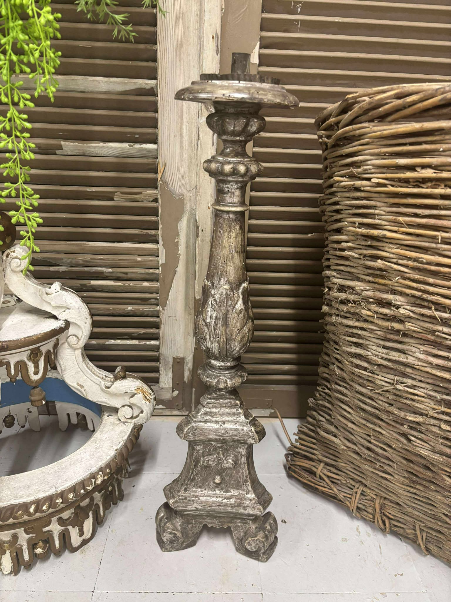 Alterstage i træ ALST4